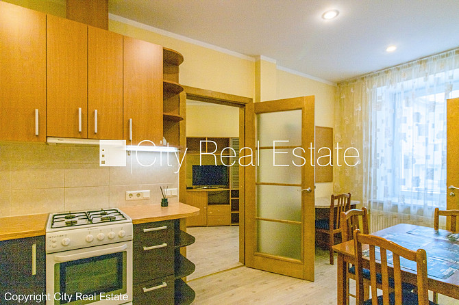 Здание во дворе, реновированный дом, благоустроенный озеленённый двор, закрытая Рига - изображение 15