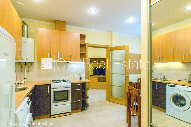 Здание во дворе, реновированный дом, благоустроенный озеленённый двор, закрытая Рига - изображение 14