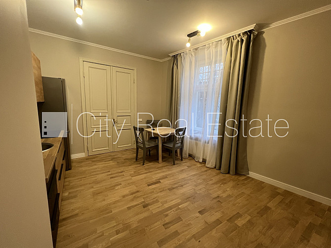 Здание во дворе, реновированный дом, благоустроенный озеленённый двор, закрытая Рига - изображение 6