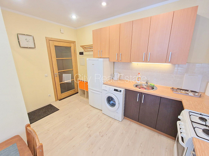 Здание во дворе, реновированный дом, благоустроенный озеленённый двор, закрытая Рига - изображение 18