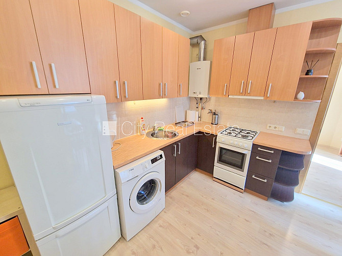 Здание во дворе, реновированный дом, благоустроенный озеленённый двор, закрытая Рига - изображение 16