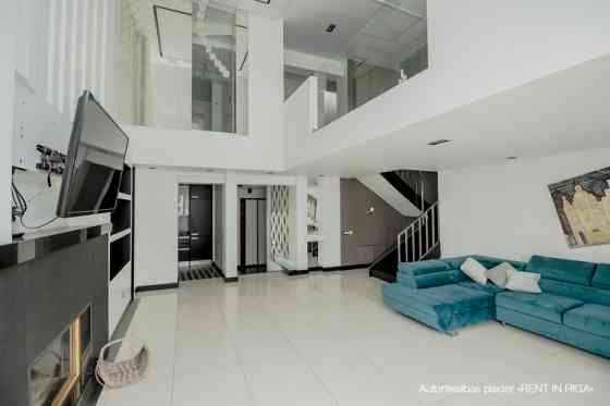 Сдается 4-комнатная квартира в Старой Риге, напротив отеля Hilton. Отдельная кухня, Рига