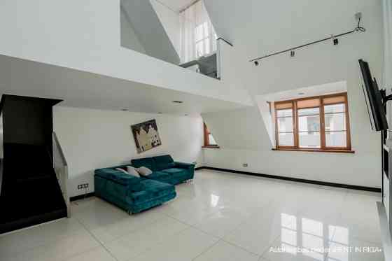 Сдается 4-комнатная квартира в Старой Риге, напротив отеля Hilton. Отдельная кухня, Рига