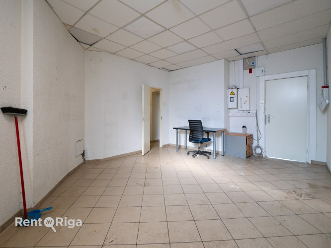 Kompaktas komerctelpas aktīvā lokācijā!  +Telpas atrodas blakus sabiedriskā transporta Rīga - foto 9