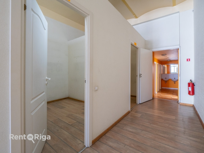 Saulaina sporta vai deju zāle pilsētas centra tuvumā!  Plānojums: +2 ieejas; +Sporta zāle 161 Rīga - foto 9