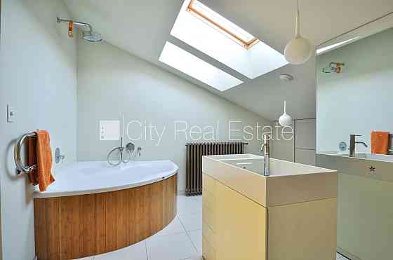 Земля в собственности, новостройка, дом во дворе, благоустроенная озеленённая Jūrmala