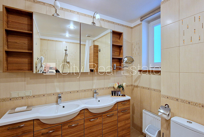 Zeme īpašumā, jaunceltne, pagalma māja, labiekārtota apzaļumota teritorija, iežogota Jūrmala - foto 15