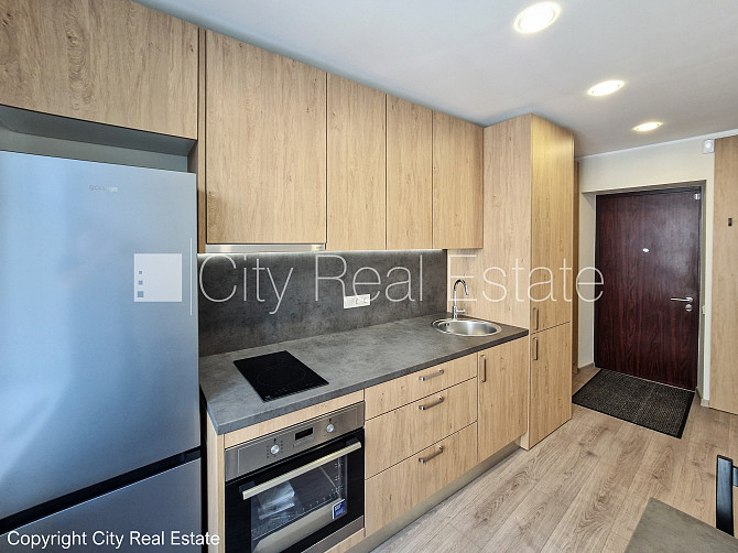 Fasādes māja, renovēta māja, ieeja no pagalma, ir lifts, kāpņu telpa pēc kapitālā remonta, Rīga - foto 15