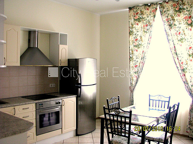 Реновированный дом, закрытый двор, лестничная клетка после капитального ремонта, Рига - изображение 17