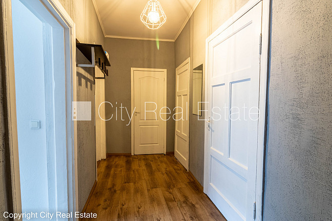 Реновированный дом, закрытый двор, лестничная клетка после капитального ремонта, Рига - изображение 15