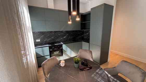 В самом центре города, в полностью реновированном доме сдаётся  новая 2-х Рига