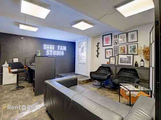 Veikala vai salona telpas puspagrabā. Ar autostāvvietu pagalmā.  Telpās iepriekš atradās tetovēšanas Рига