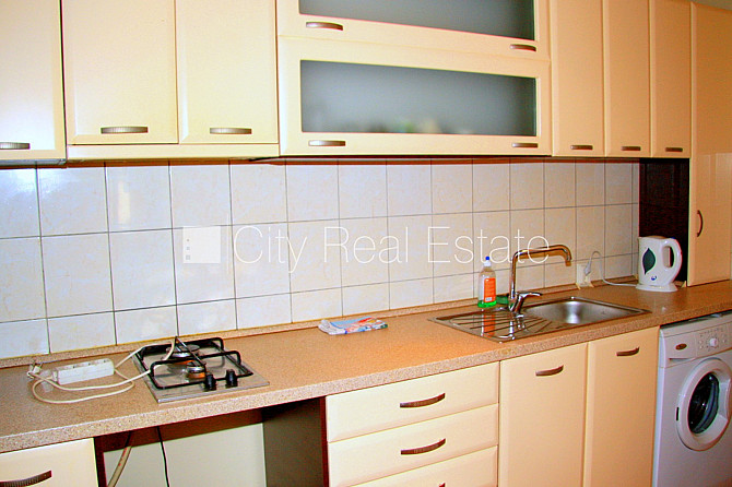 Дом во дворе, закрытый двор, вход со двора, во дворе детская игровая площадка, Рига - изображение 20