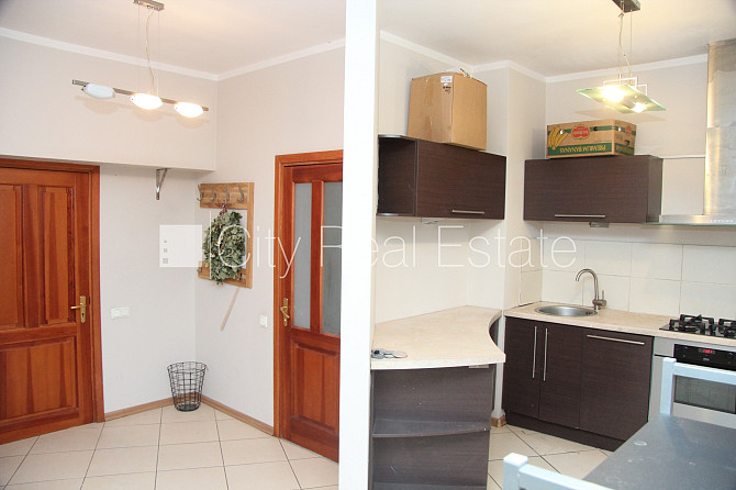 Pagalma ēka, renovēta māja, labiekārtots apzaļumots pagalms, slēgts pagalms, ieeja no Rīga - foto 18