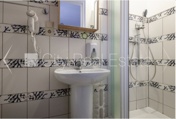 Pagalma ēka, renovēta māja, labiekārtots apzaļumots pagalms, slēgts pagalms, ieeja no Rīga - foto 10