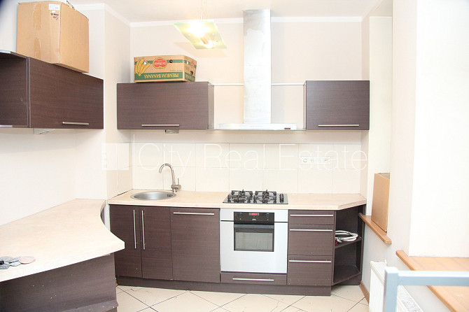 Pagalma ēka, renovēta māja, labiekārtots apzaļumots pagalms, slēgts pagalms, ieeja no Rīga - foto 19