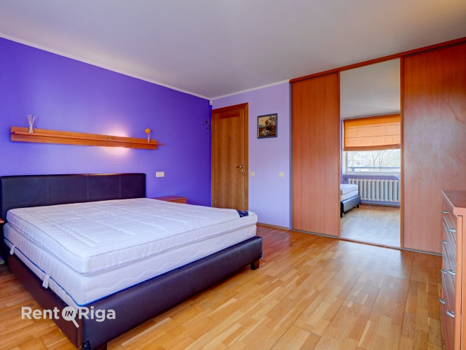 Izīrē 3-istabu dzīvokli!  Dzīvokļa plānojumu veido virtuve, kas apvienota ar dzīvojamo zonu, Rīga - foto 8