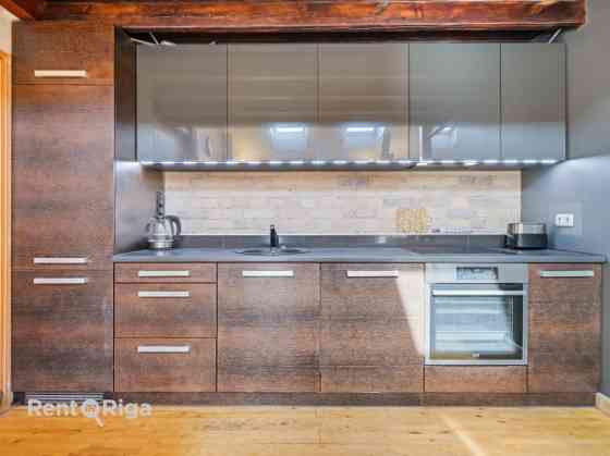 Эксклюзивная двухуровневая мансардная квартира с частной террасой на крыше  в Rīga