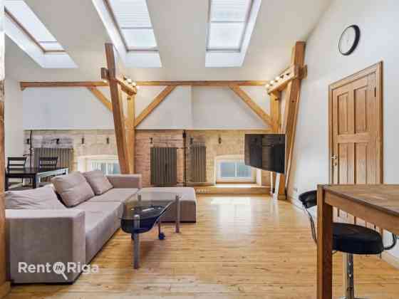 Эксклюзивная двухуровневая мансардная квартира с частной террасой на крыше  в Rīga