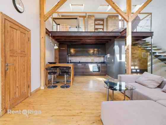 Эксклюзивная двухуровневая мансардная квартира с частной террасой на крыше  в Rīga