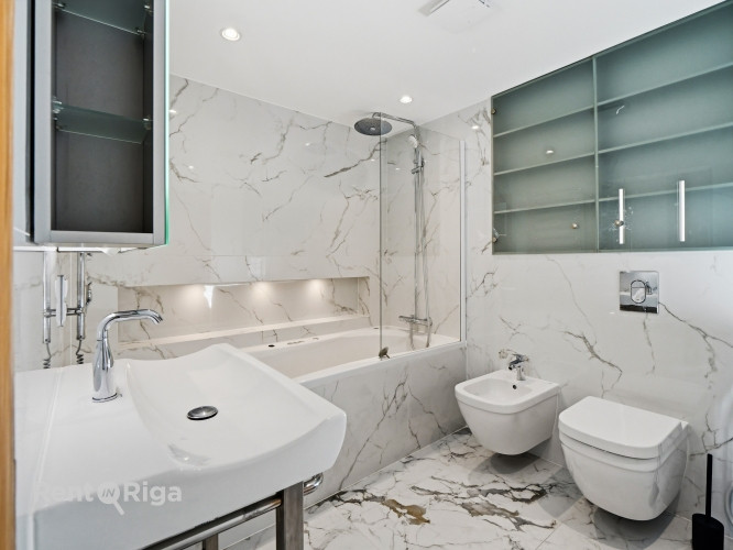 Ekskluzīvs divstāvu mansarda dzīvoklis ar privātu jumta terasi  Rīgas centrā!  Renovētā, Rīga - foto 9