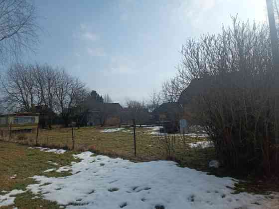 Apbūves zeme Ikšķiles centrā privātmāju apbūves teritorijā. Kluss rajons bez intensīvas satiksmes, D Ogre un novads