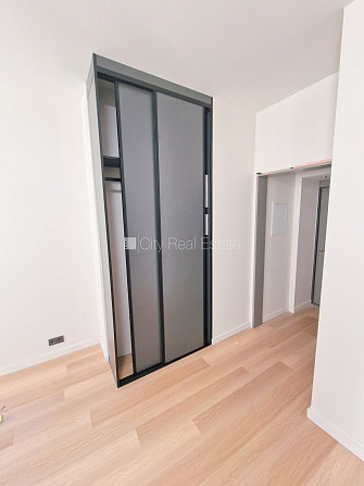 Fasādes māja, restaurēta māja, ieeja no ielas un pagalma, ir lifts, balkons, logi vērsti Rīga - foto 15