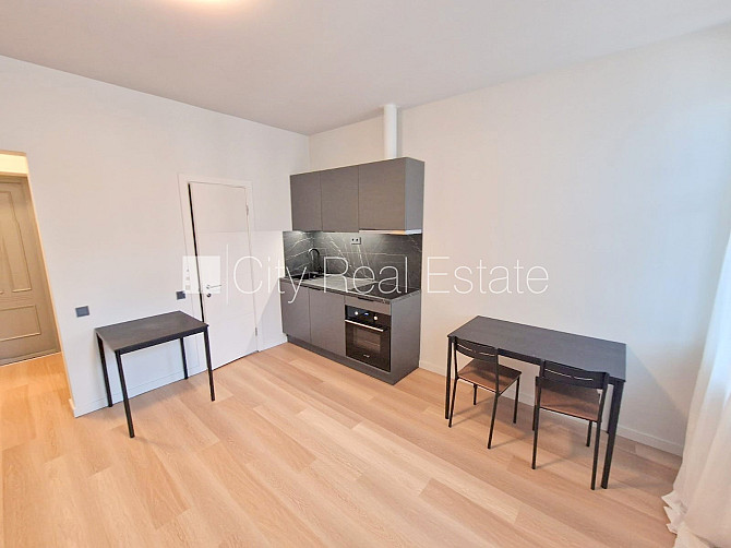 Fasādes māja, restaurēta māja, ieeja no ielas un pagalma, ir lifts, balkons, logi vērsti Rīga - foto 7