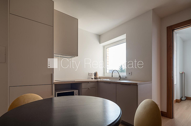 Fasādes māja, vieta vairākām automašīnām, līdz bērnu spēļu laukumam 50 m, logi vērsti Rīga - foto 16