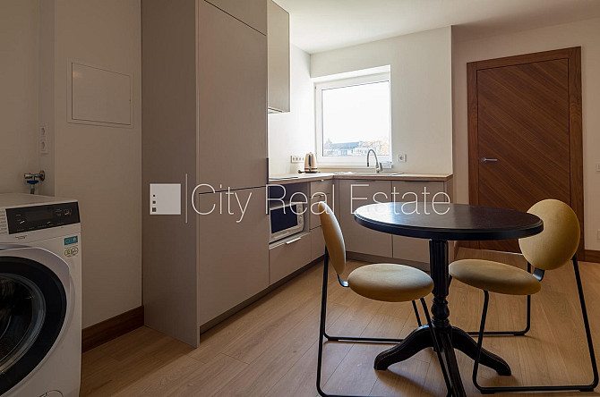 Fasādes māja, vieta vairākām automašīnām, līdz bērnu spēļu laukumam 50 m, logi vērsti Rīga - foto 18