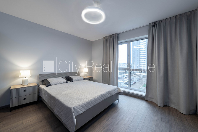 Pagalma ēka, renovēta māja, labiekārtots apzaļumots pagalms, slēgts pagalms, iežogota Rīga - foto 14