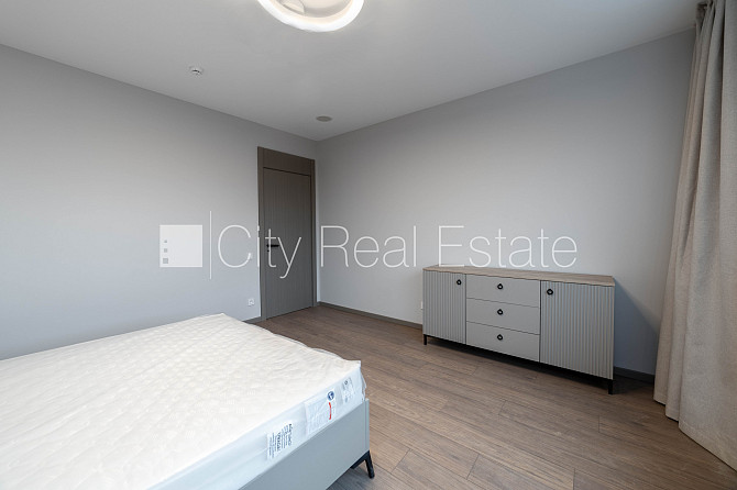 Pagalma ēka, renovēta māja, labiekārtots apzaļumots pagalms, slēgts pagalms, iežogota Rīga - foto 20