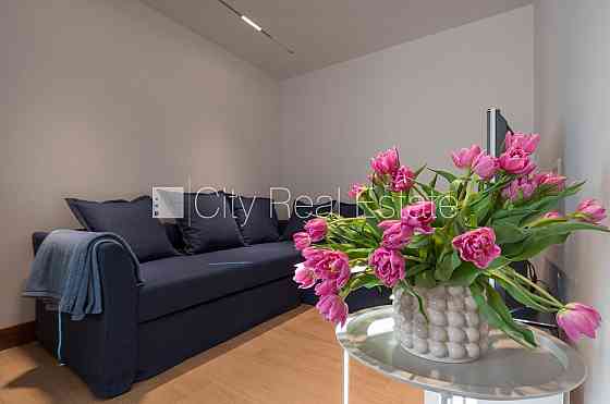 Дом во дворе, реновированный дом, благоустроенная озеленённая территория, место Rīga