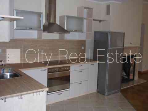 Фасадный дом, реновированный дом, фасад с декоративной штукатуркой, закрытый Rīga