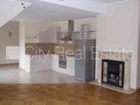 Фасадный дом, реновированный дом, фасад с декоративной штукатуркой, закрытый Rīga