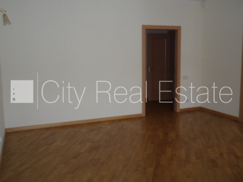 Fasādes māja, renovēta māja, fasāde ar dekoratīvo apmetumu, slēgts pagalms, ieeja no ielas Rīga - foto 18