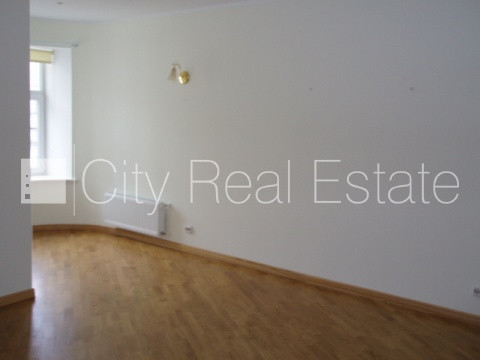 Fasādes māja, renovēta māja, fasāde ar dekoratīvo apmetumu, slēgts pagalms, ieeja no ielas Rīga - foto 16