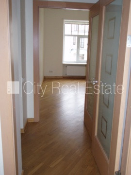 Fasādes māja, renovēta māja, fasāde ar dekoratīvo apmetumu, slēgts pagalms, ieeja no ielas Rīga - foto 10