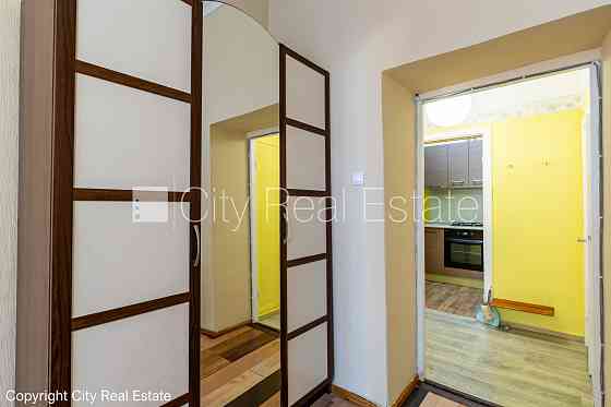 Дом во дворе, реновированный дом, закрытая территория, вход с улицы и со двора, Rīga