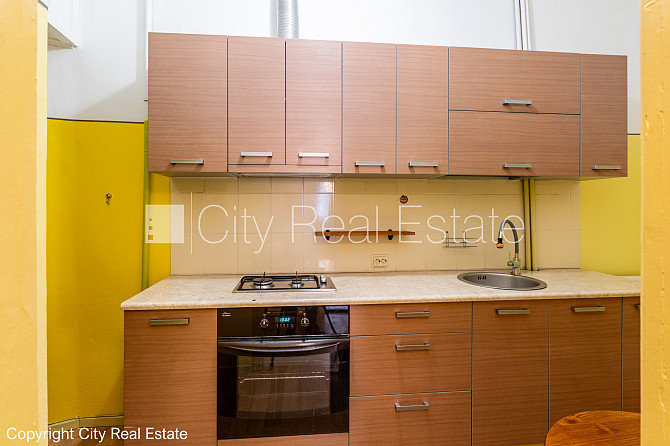 Pagalma māja, renovēta māja, slēgta teritorija, ieeja no ielas un pagalma, kāpņu telpa pēc Rīga - foto 8