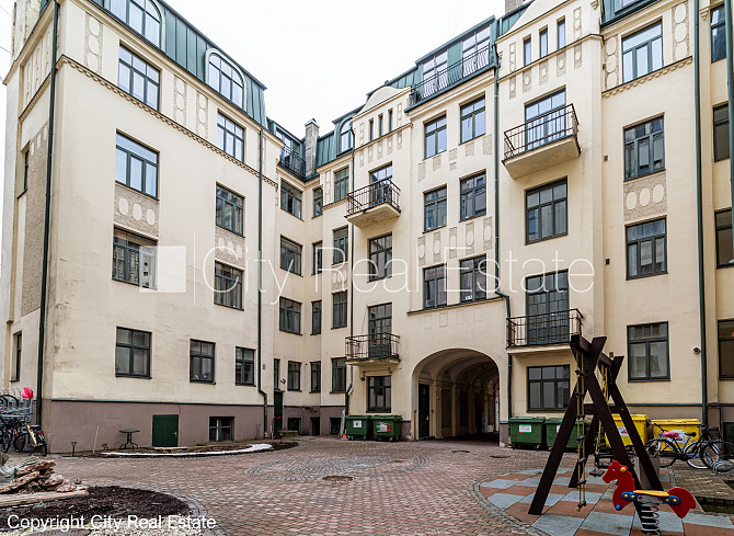 Pagalma māja, renovēta māja, slēgta teritorija, ieeja no ielas un pagalma, kāpņu telpa pēc Rīga - foto 20