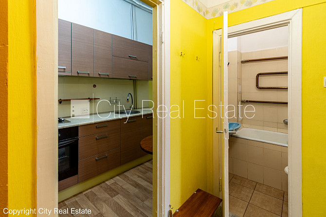 Pagalma māja, renovēta māja, slēgta teritorija, ieeja no ielas un pagalma, kāpņu telpa pēc Rīga - foto 12