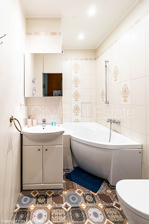 Fasādes māja, slēgts pagalms, iežogota teritorija, vieta vairākām automašīnām, beletāža, Rīga - foto 17