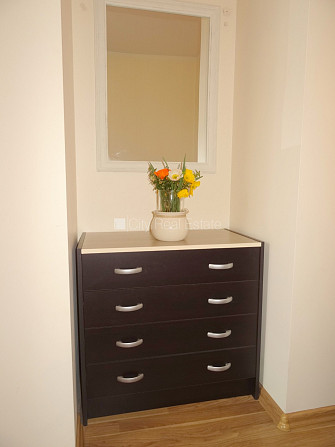 Labiekārtota apzaļumota teritorija, vieta automašīnai, ir lifts, iestiklota lodžija, logi Rīga - foto 13