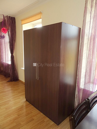 Labiekārtota apzaļumota teritorija, vieta automašīnai, ir lifts, iestiklota lodžija, logi Rīga - foto 8