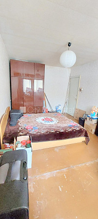 Fasādes māja, ieeja no ielas, iestiklota lodžija, logi vērsti mājas abās pusēs, guļamistabu Rīga - foto 15