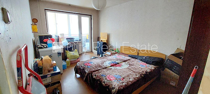 Fasādes māja, ieeja no ielas, iestiklota lodžija, logi vērsti mājas abās pusēs, guļamistabu Rīga - foto 8