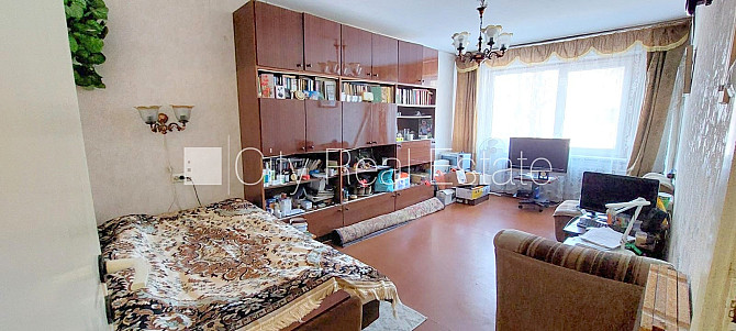 Fasādes māja, ieeja no ielas, iestiklota lodžija, logi vērsti mājas abās pusēs, guļamistabu Rīga - foto 1