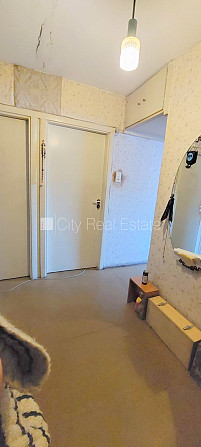 Fasādes māja, ieeja no ielas, iestiklota lodžija, logi vērsti mājas abās pusēs, guļamistabu Rīga - foto 5