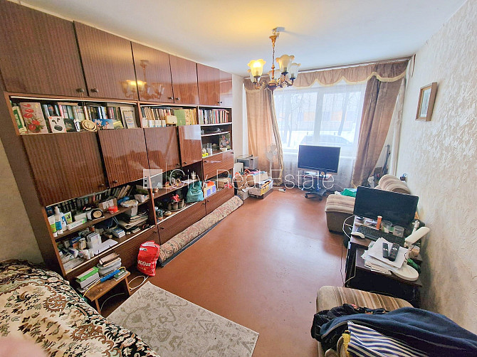 Fasādes māja, ieeja no ielas, iestiklota lodžija, logi vērsti mājas abās pusēs, guļamistabu Rīga - foto 2